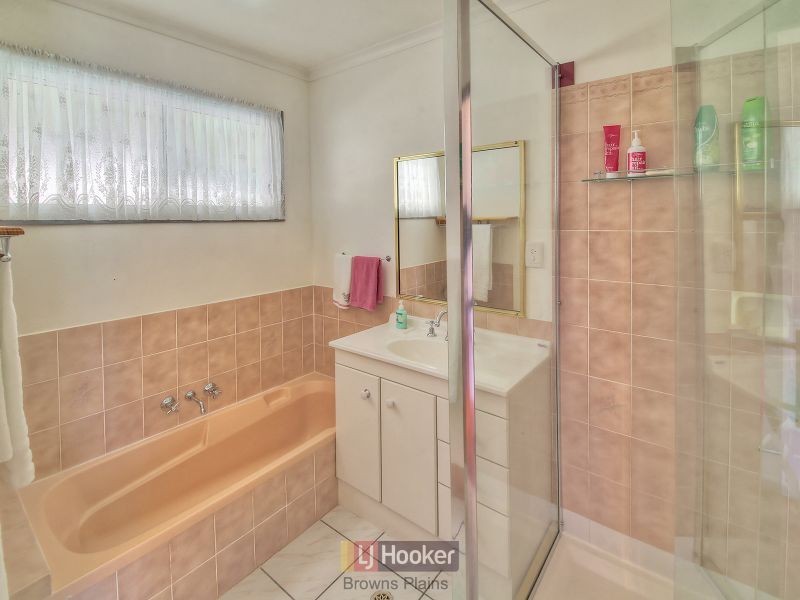 12 Endeavour Court, Park Ridge QLD 4125