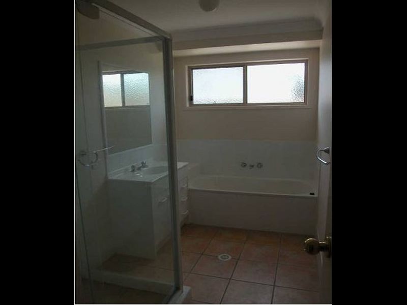 18 Pidgeon Boulevard, Crestmead QLD 4132