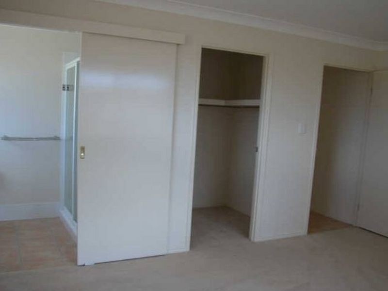 18 Pidgeon Boulevard, Crestmead QLD 4132