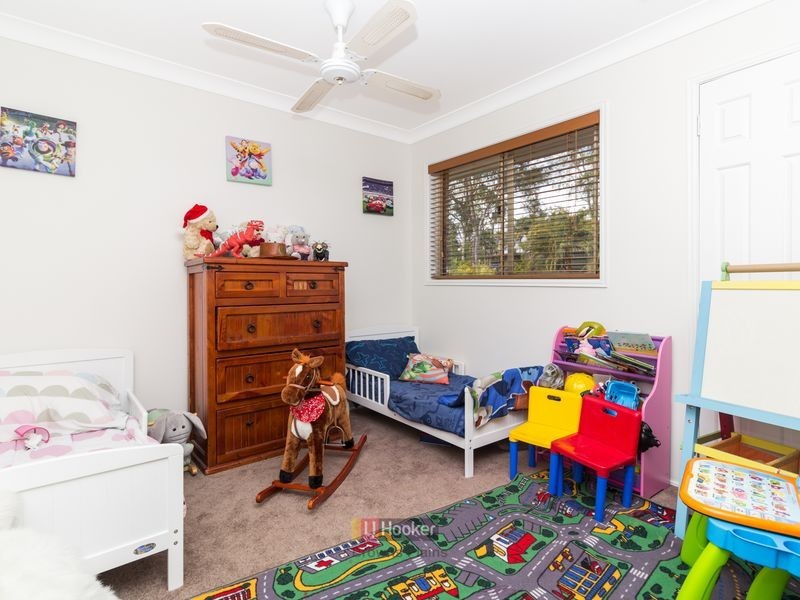 17 Barrine Court, Park Ridge South QLD 4125