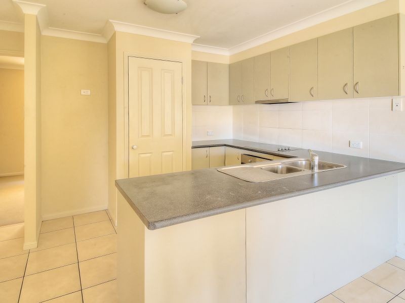 7 Zoe Place, Hillcrest QLD 4118