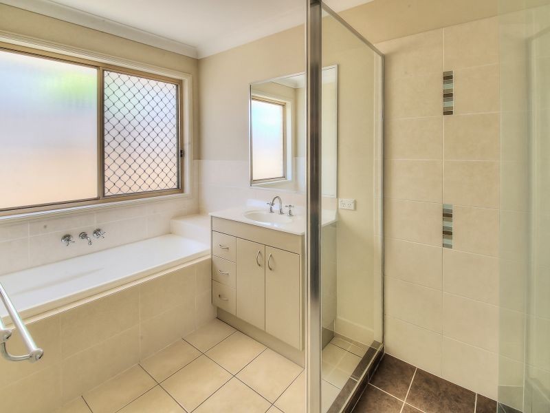 7 Zoe Place, Hillcrest QLD 4118