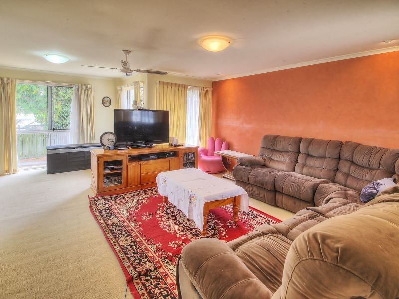 4 Mooloolah Court, Hillcrest QLD 4118