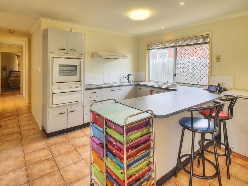 4 Mooloolah Court, Hillcrest QLD 4118
