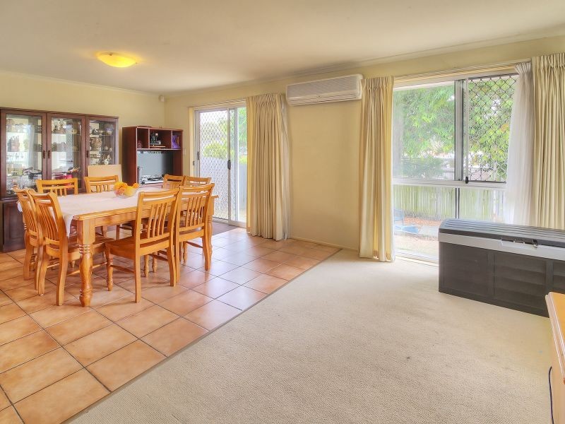 4 Mooloolah Court, Hillcrest QLD 4118