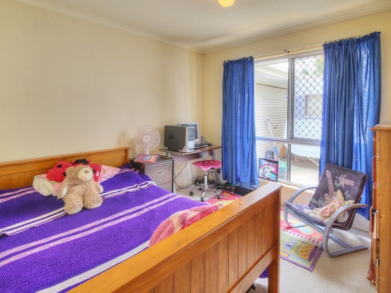 4 Mooloolah Court, Hillcrest QLD 4118