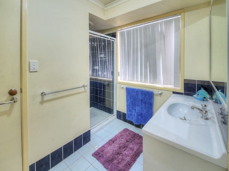4 Mooloolah Court, Hillcrest QLD 4118