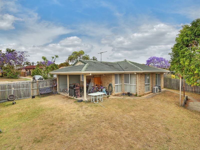 4 Mooloolah Court, Hillcrest QLD 4118