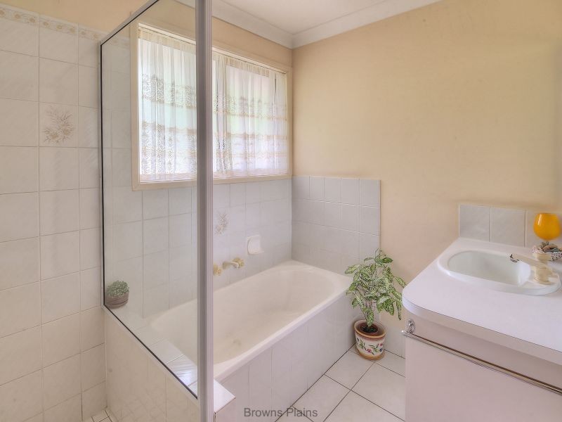 209 Waller Road, Regents Park QLD 4118