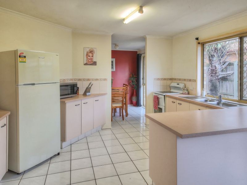 9 Mooloolah Court, Hillcrest QLD 4118