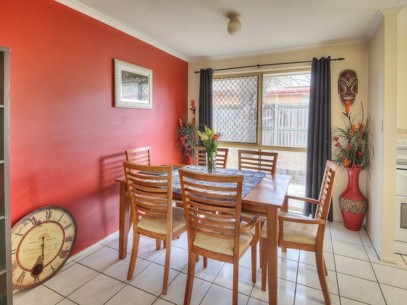 9 Mooloolah Court, Hillcrest QLD 4118