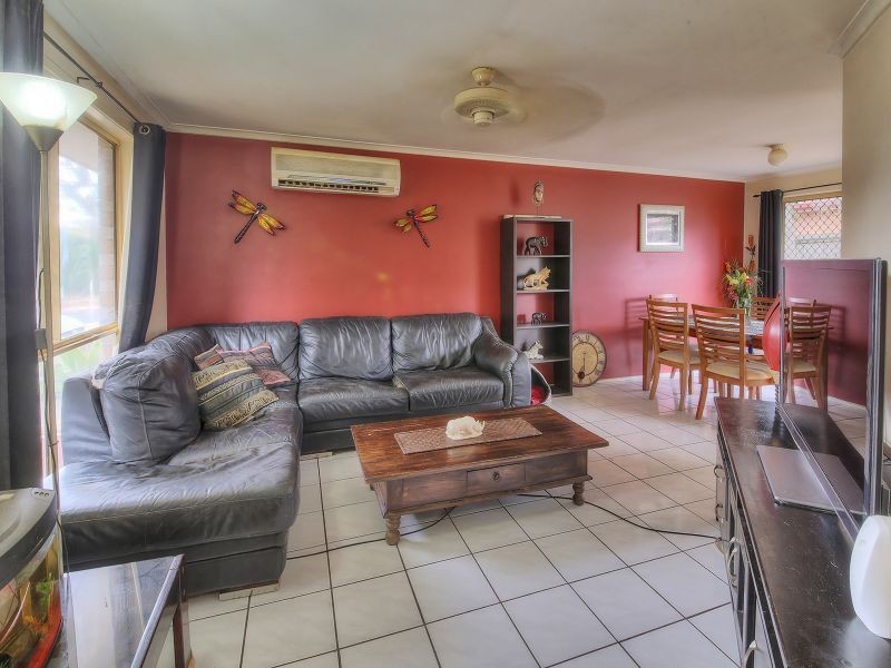 9 Mooloolah Court, Hillcrest QLD 4118