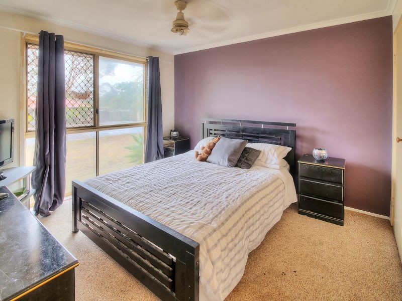 9 Mooloolah Court, Hillcrest QLD 4118