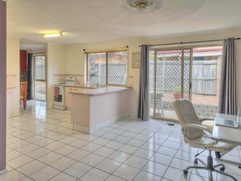 9 Mooloolah Court, Hillcrest QLD 4118