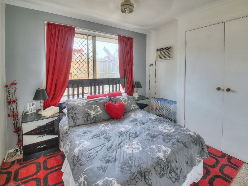 9 Mooloolah Court, Hillcrest QLD 4118