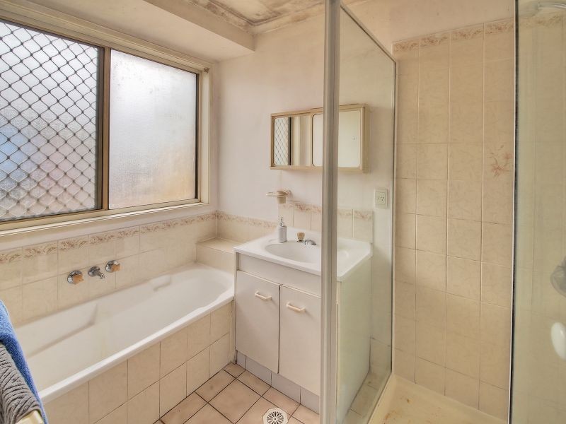 9 Mooloolah Court, Hillcrest QLD 4118