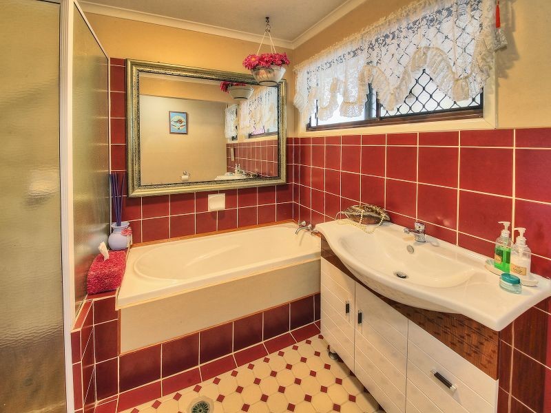 63 Estramina Road, Regents Park QLD 4118