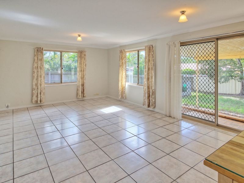 34 Bottlebrush Drive, Regents Park QLD 4118