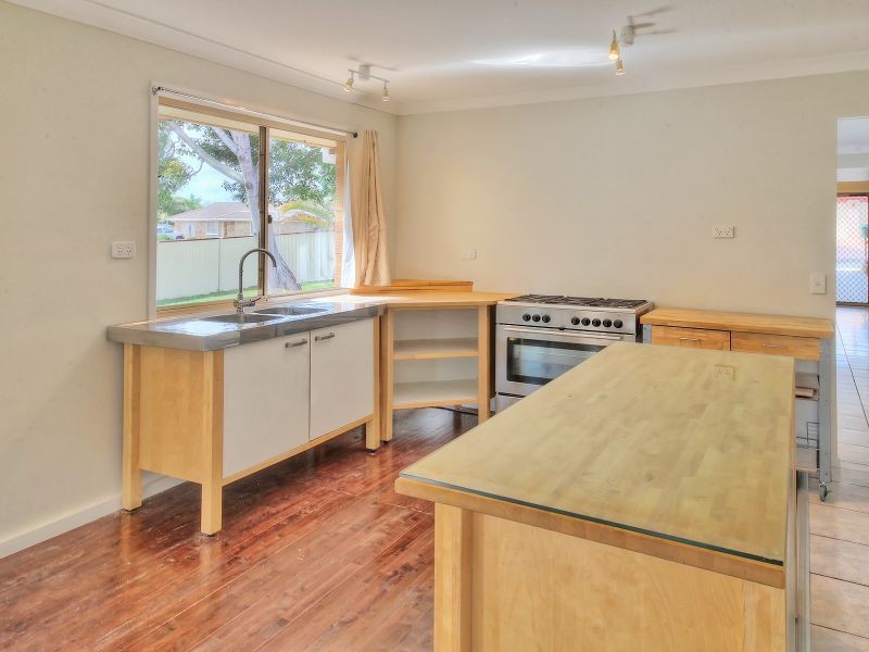 34 Bottlebrush Drive, Regents Park QLD 4118