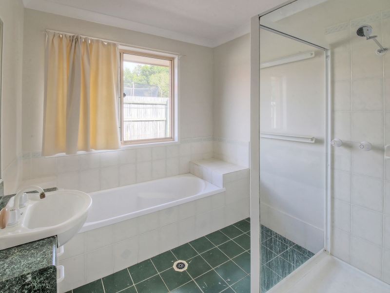 34 Bottlebrush Drive, Regents Park QLD 4118