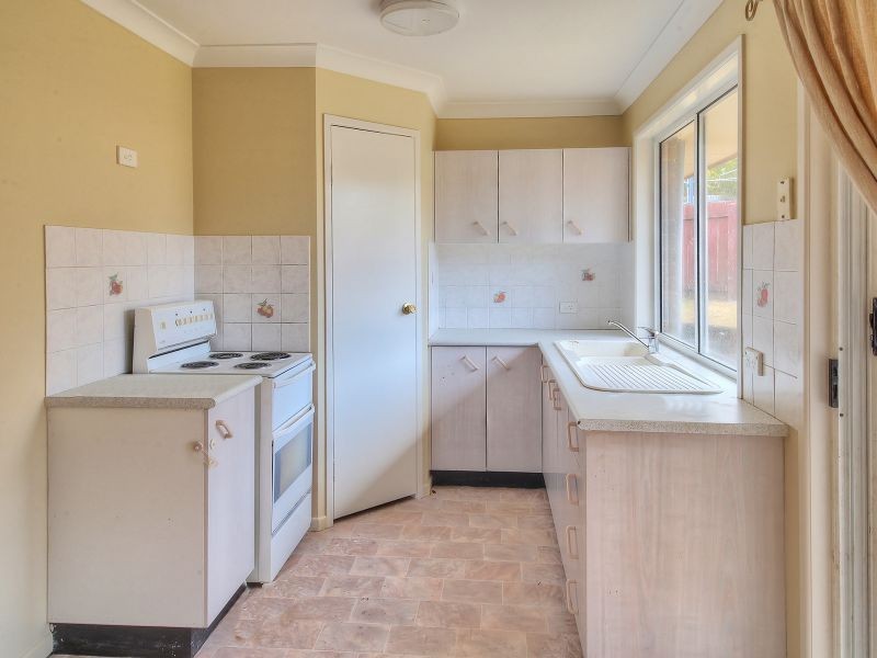 1 Troy Close, Edens Landing QLD 4207