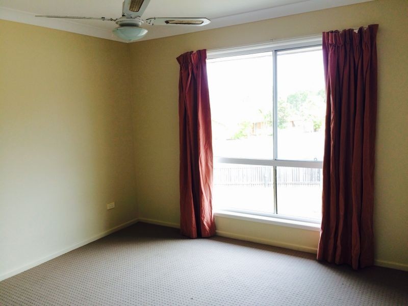 1 Troy Close, Edens Landing QLD 4207