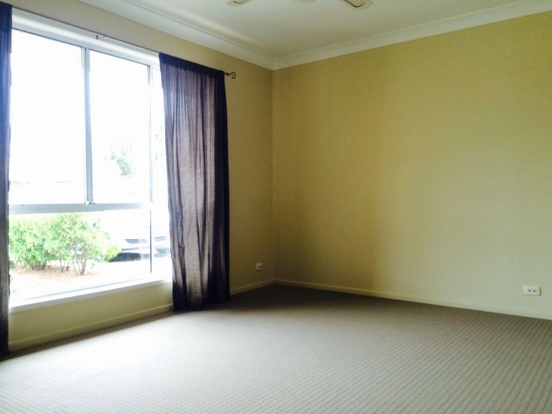 1 Troy Close, Edens Landing QLD 4207
