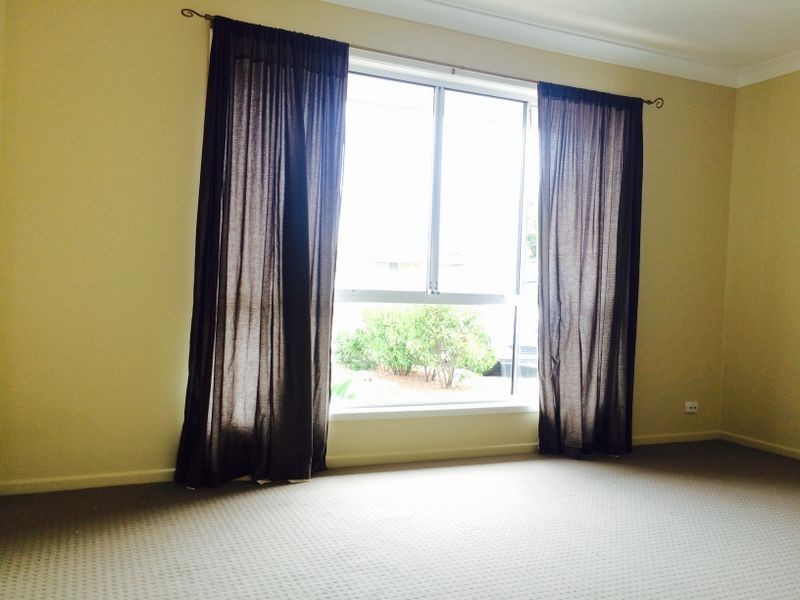 1 Troy Close, Edens Landing QLD 4207