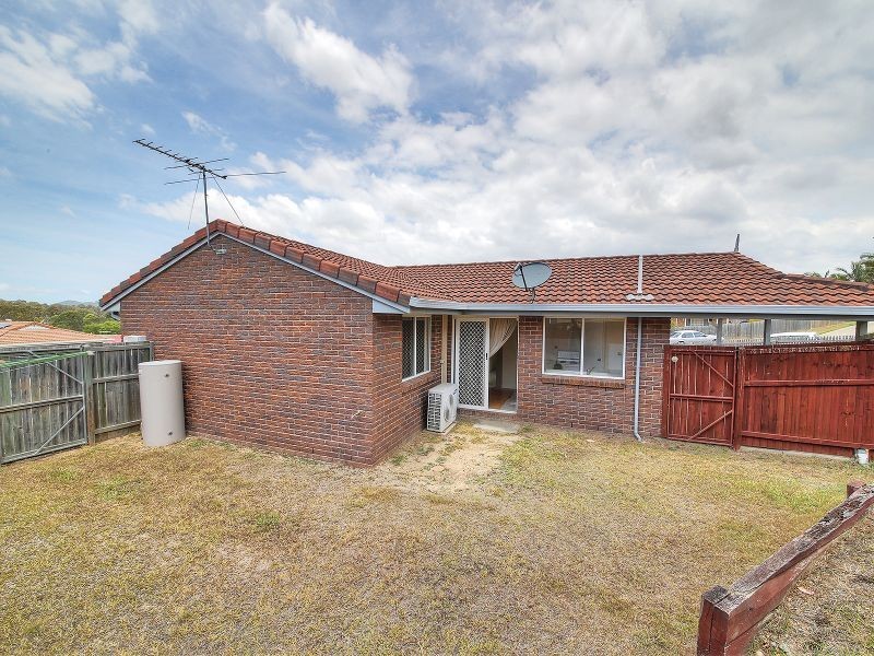 1 Troy Close, Edens Landing QLD 4207