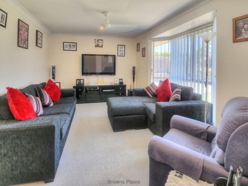 32 Solandra Circuit, Regents Park QLD 4118