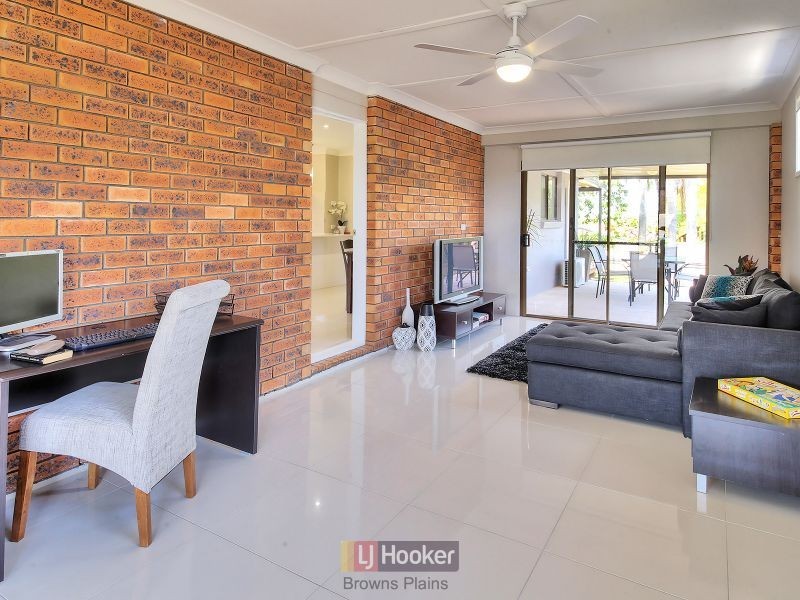 5 Topham Court, Hillcrest QLD 4118
