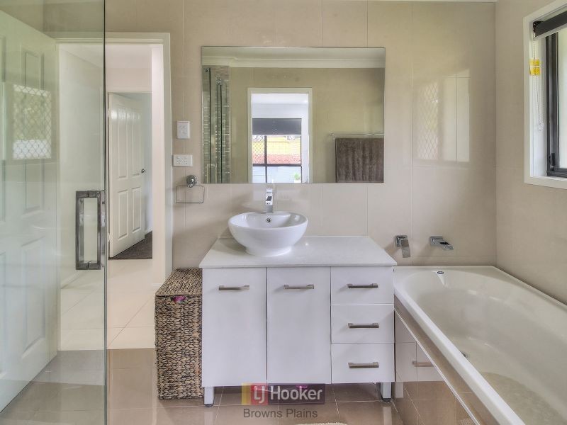 174 Merluna Road, Park Ridge South QLD 4125