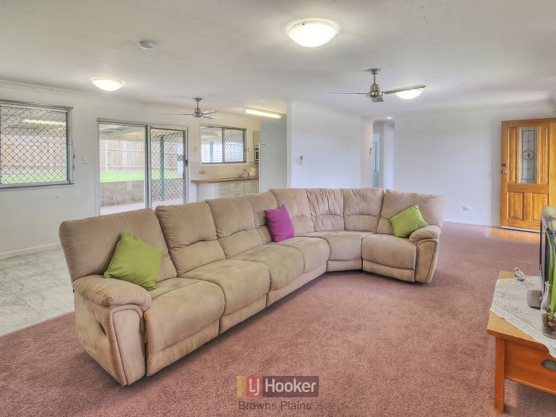 18 Dunblane Drive, Boronia Heights QLD 4124