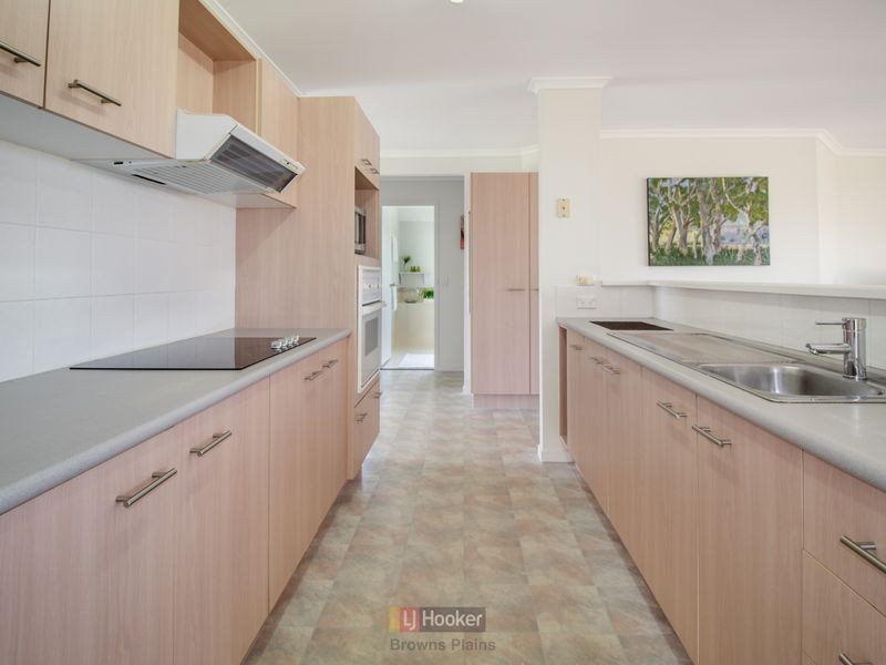 4 Gumview Close, Regents Park QLD 4118