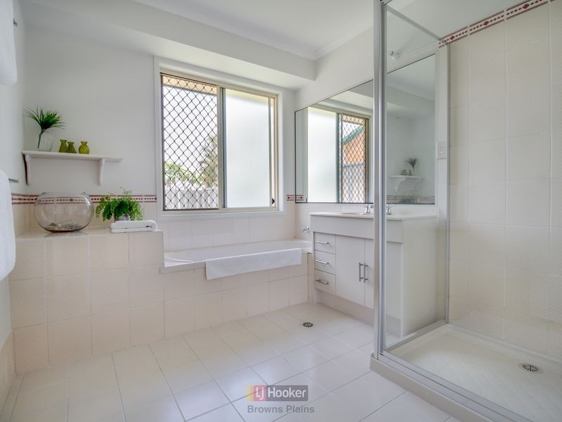 4 Gumview Close, Regents Park QLD 4118