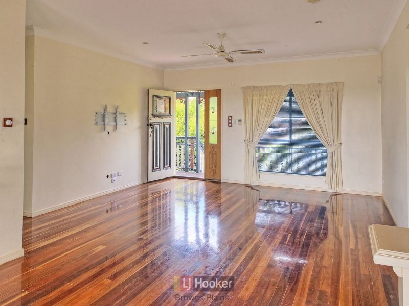3 Vella Place, Edens Landing QLD 4207