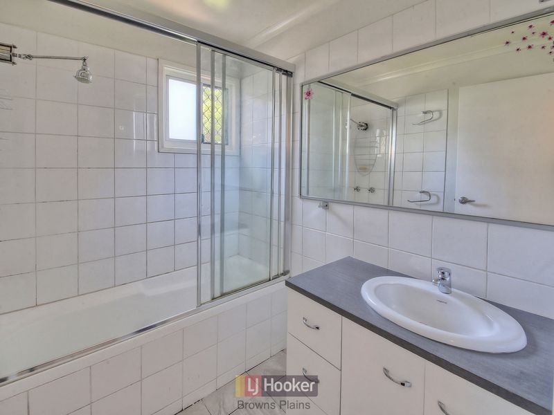 8 Peppermint Street, Crestmead QLD 4132