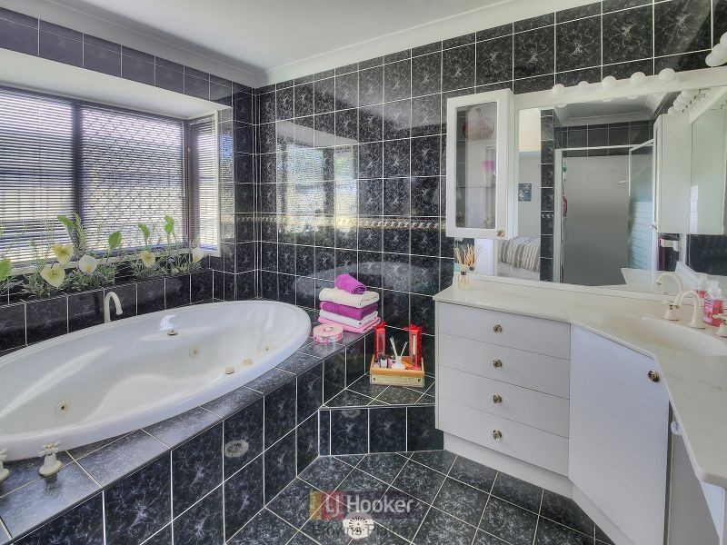 36 Conifer Street, Hillcrest QLD 4118