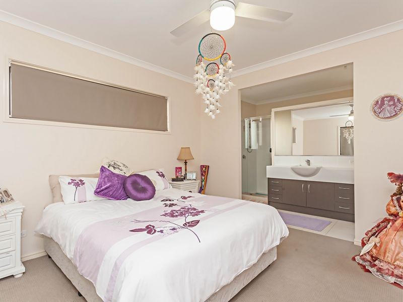 1 Ravensbourne Circuit, Waterford QLD 4133