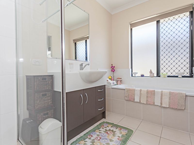 1 Ravensbourne Circuit, Waterford QLD 4133
