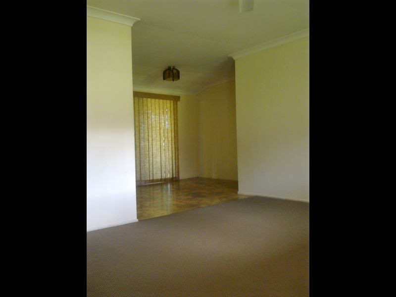 4 Lupus Street, Hillcrest QLD 4118