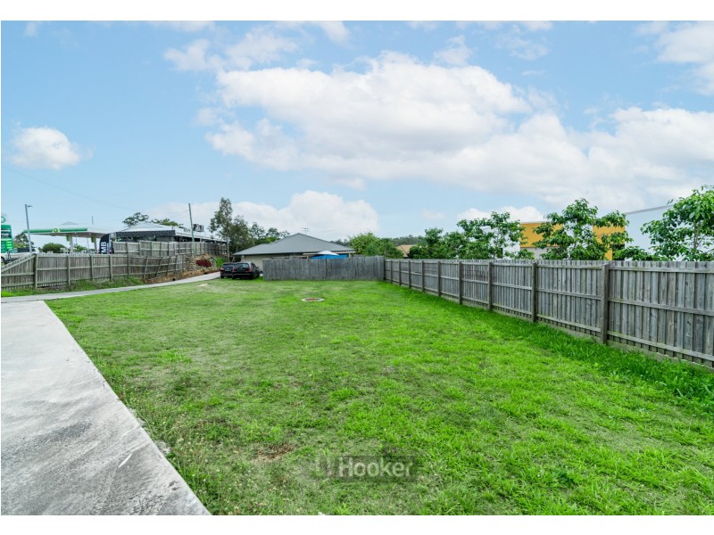 31 Middle Road, Hillcrest QLD 4118