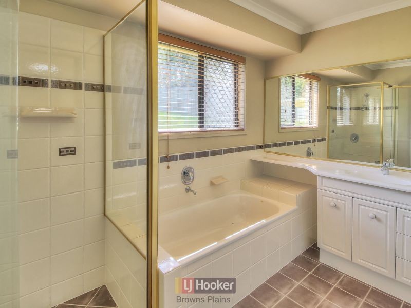 2 Dorset Close, Greenbank QLD 4124