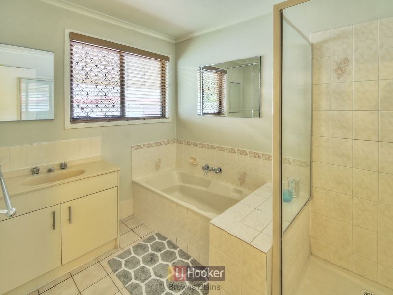 20 Federation Drive, Hillcrest QLD 4118