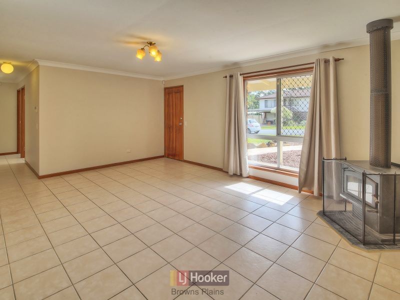 10 Langham Street, Hillcrest QLD 4118