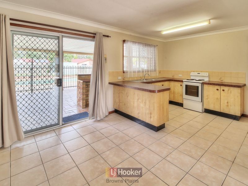10 Langham Street, Hillcrest QLD 4118