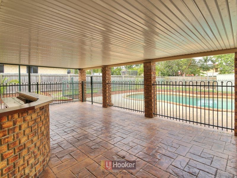 10 Langham Street, Hillcrest QLD 4118