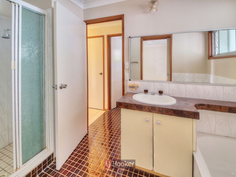 10 Langham Street, Hillcrest QLD 4118