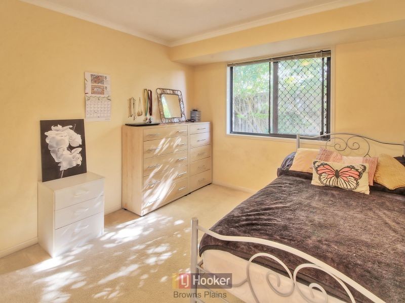 20 Cornell Close, Regents Park QLD 4118