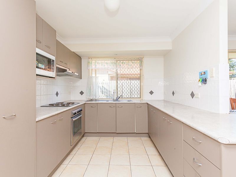 2 Pidgeon Boulevard, Crestmead QLD 4132
